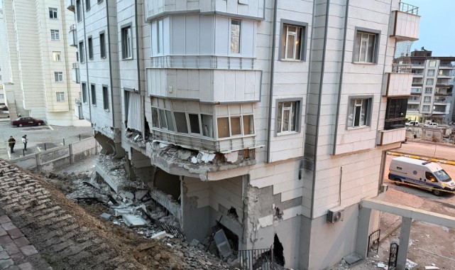 Şanlıurfa’da sitenin istinat duvarı çöktü