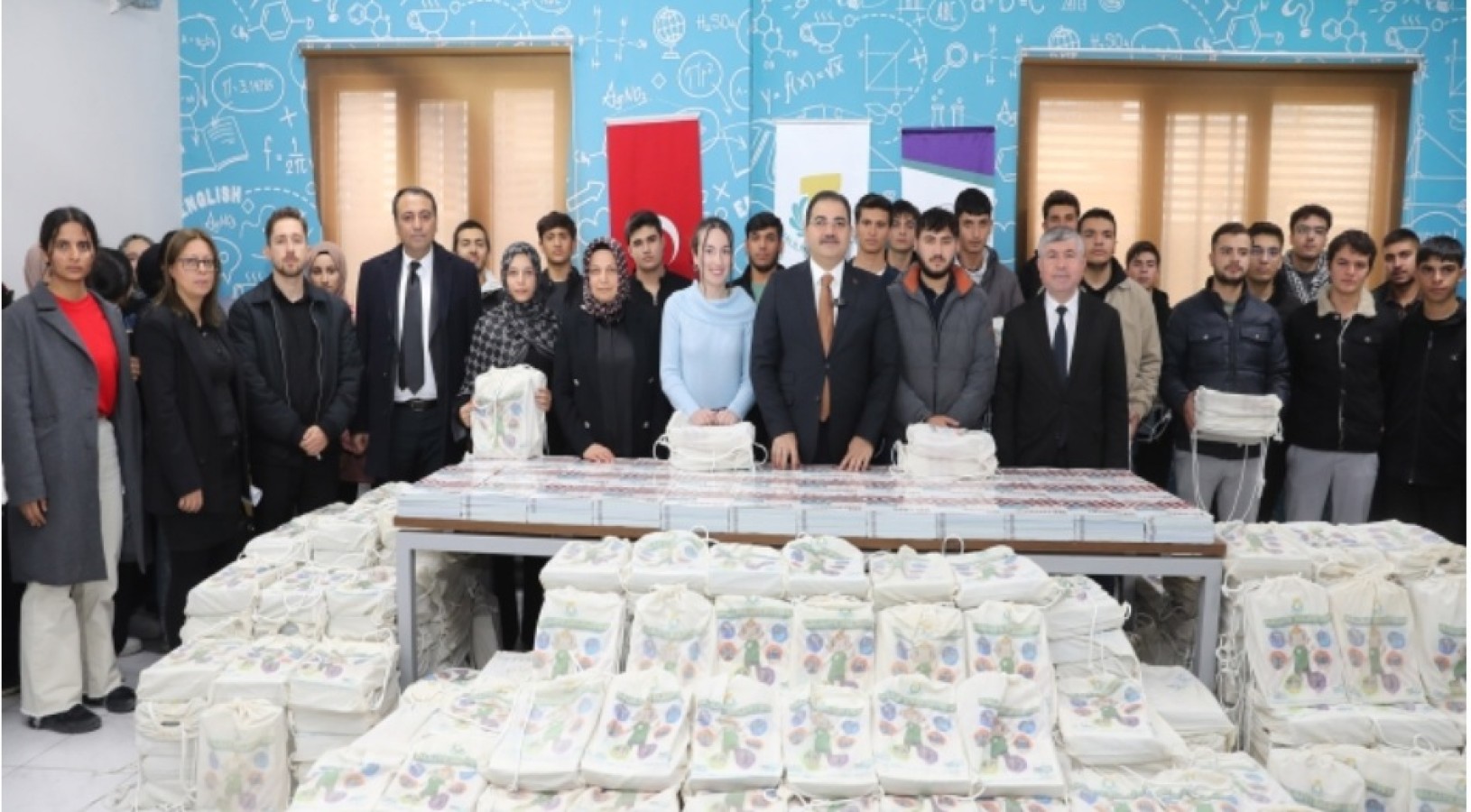 Üniversiteye adaylarına ücretsiz kitap desteği