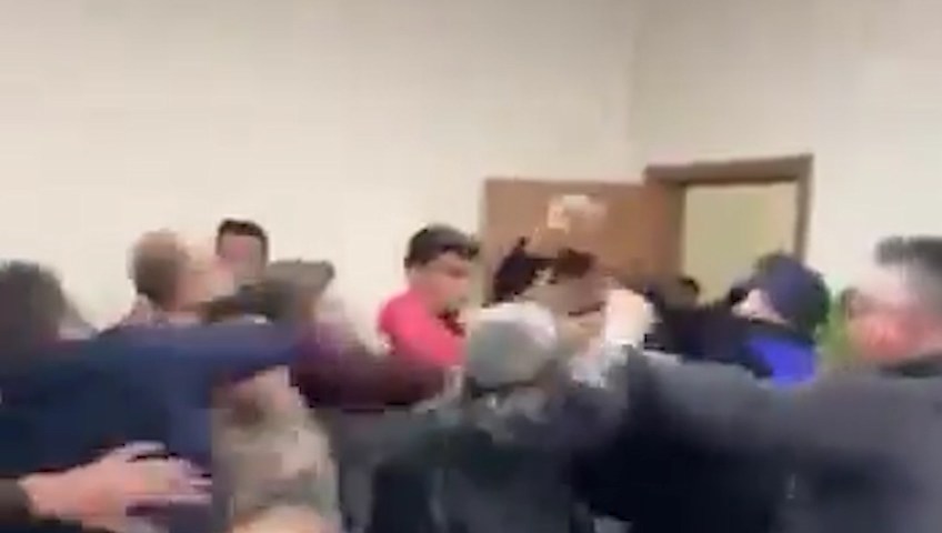 Ceylanpınar Belediyesinde yumruklar havada uçuştu