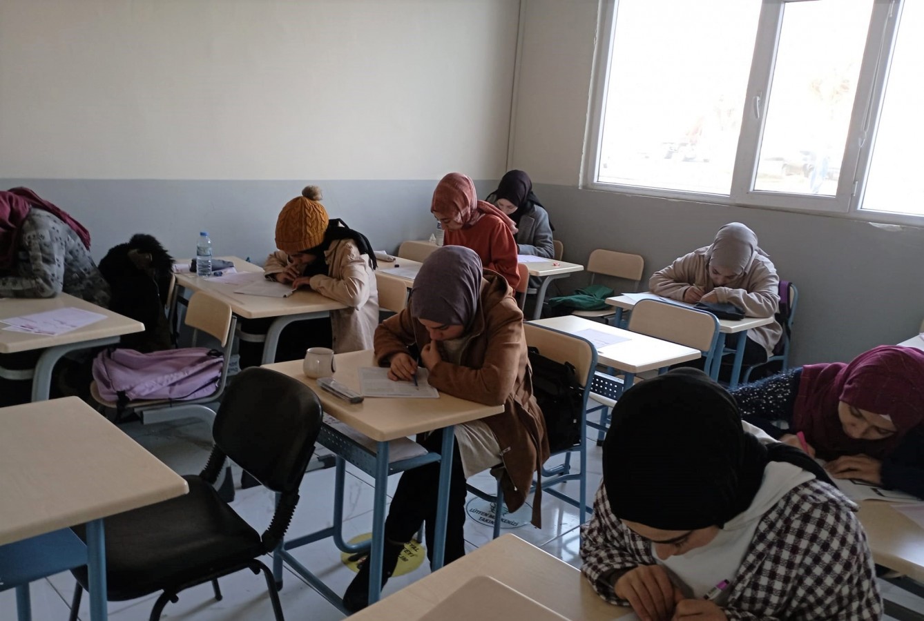 Eyyübiyeli gençler ücretsiz TYT sınavına katıldı;