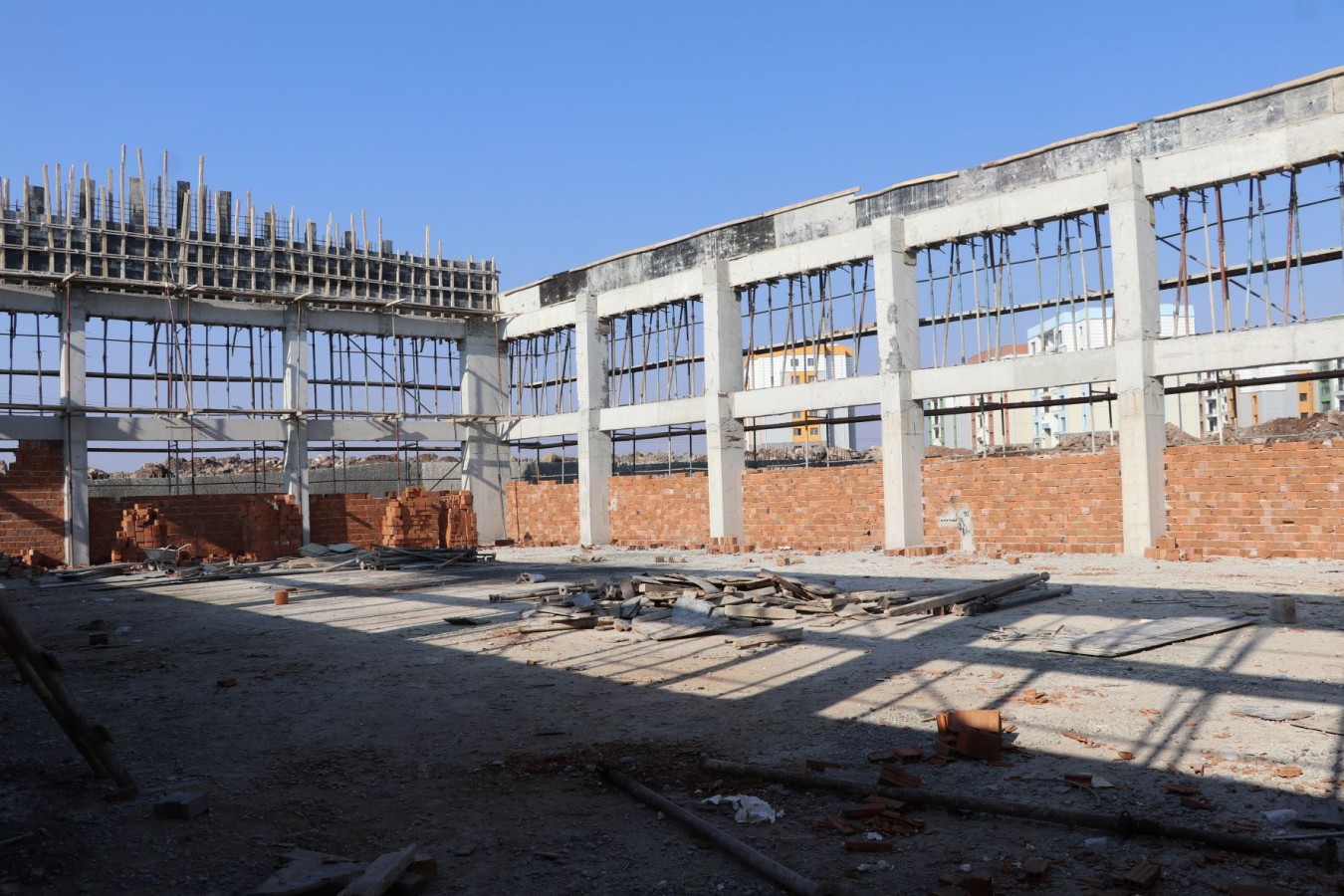 Karaköprü'de kapalı spor salonu inşaatı hızla yükseliyor;