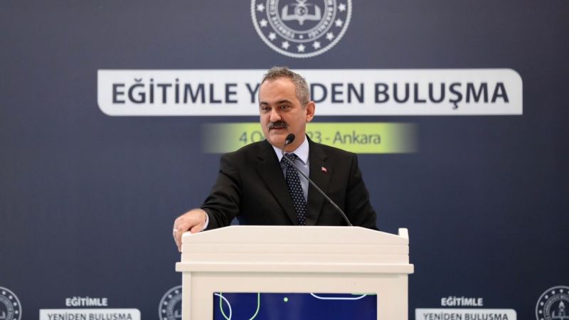 Bakan Özer açıkladı: Okulların açılma tarihi değişecek mi?;