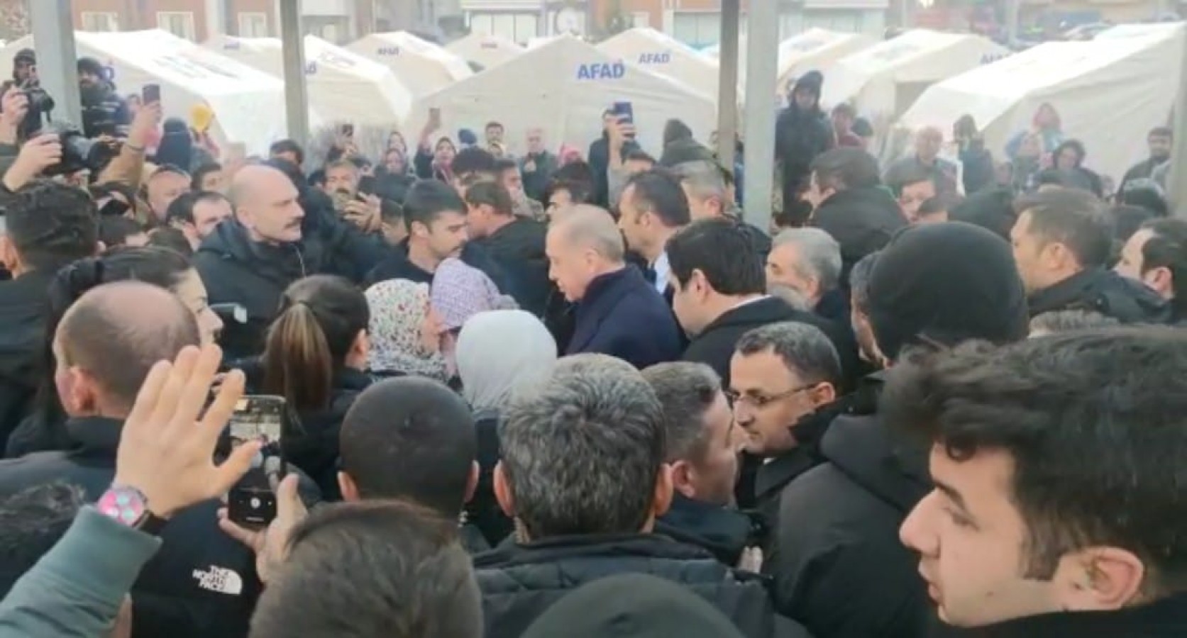 Cumhurbaşkanı Erdoğan Şanlıurfa’da depremzedeleri ziyaret ediyor;