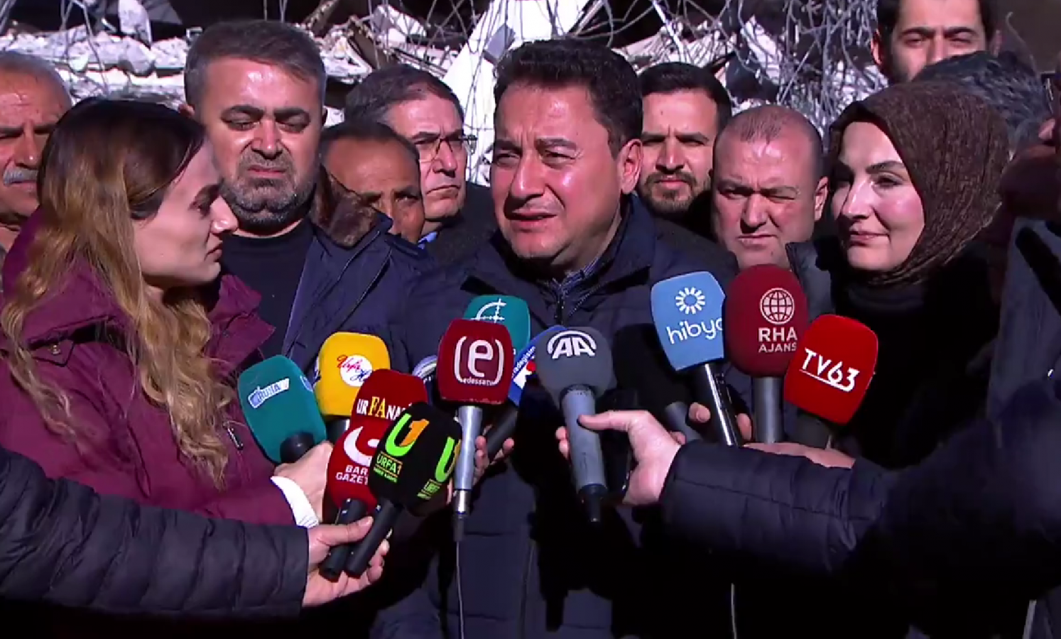DEVA lideri Babacan Şanlıurfa'da depremzedeleri ziyaret etti;