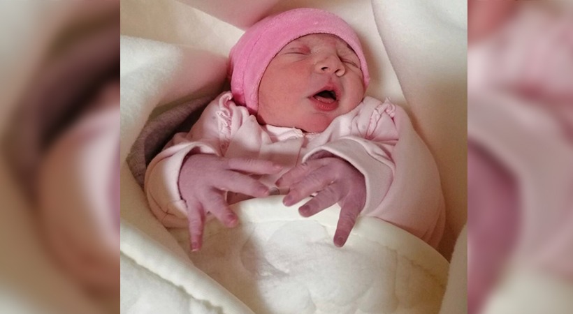 Urfa'da spor salonuna sığınan depremzede ailenin bebeği dünyaya geldi;