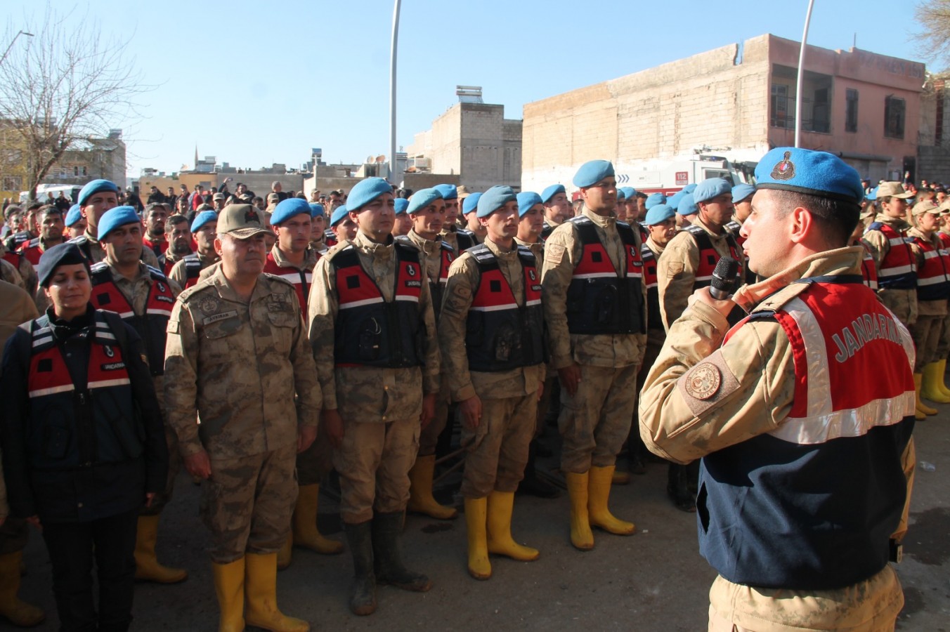Urfa’da jandarma personelleri törenle görev yerlerine uğurlandı;