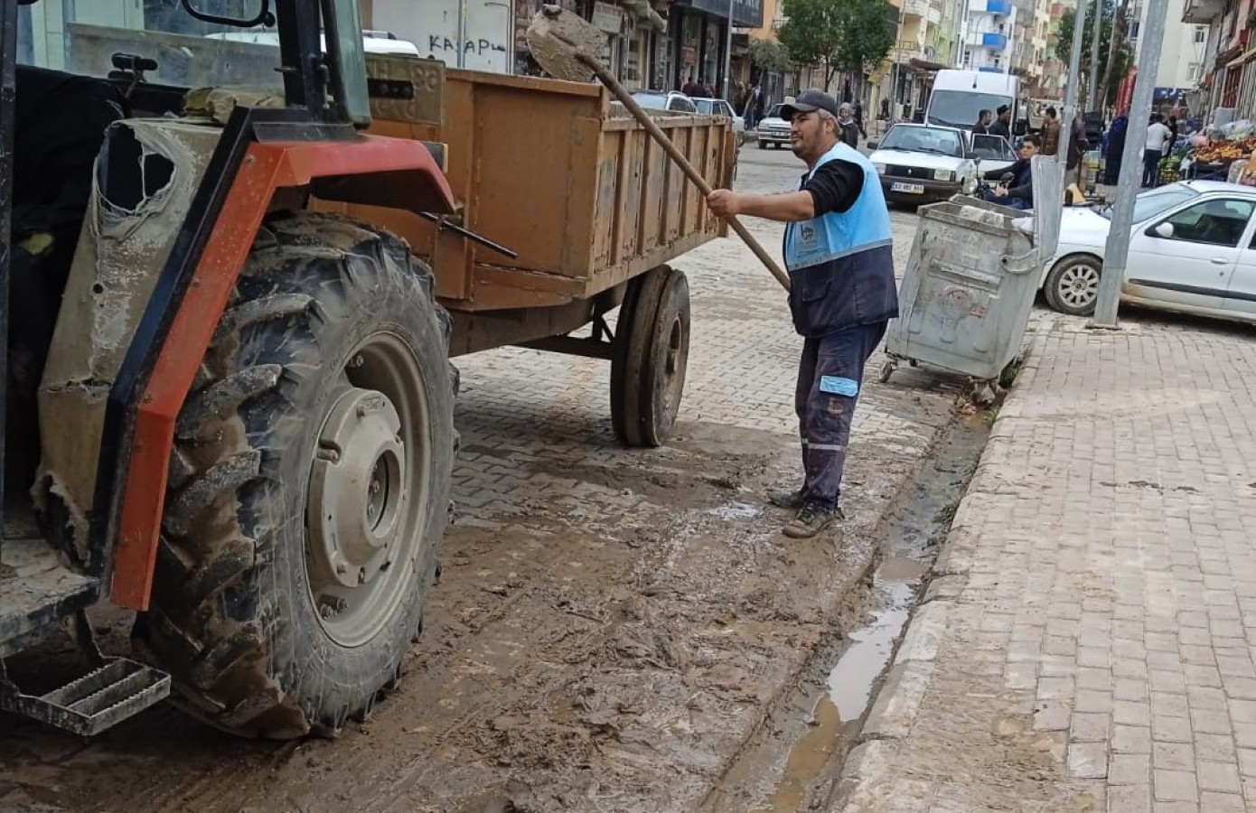 Viranşehir’de yağışlar öncesi yağmur suyu kanalları temizleniyor;
