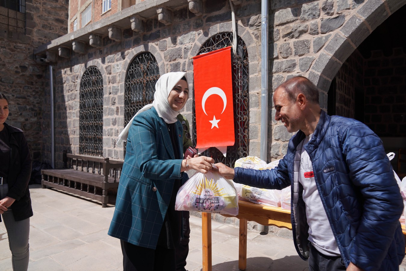 Ayşe Çakmak belediye personeliyle bayramlaştı