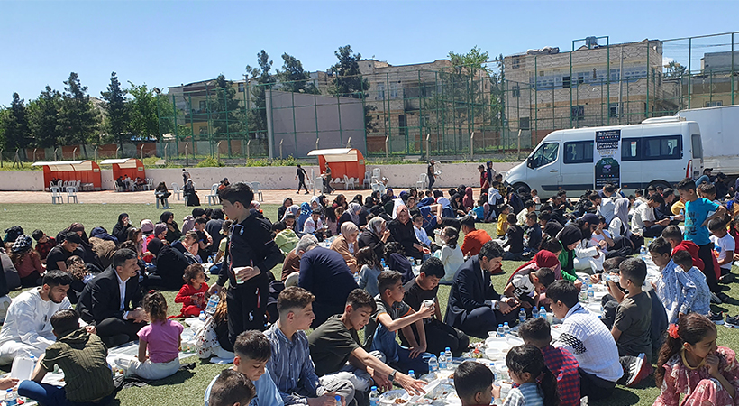 Şanlıurfa İHH yetimlere çifte bayram yaşattı