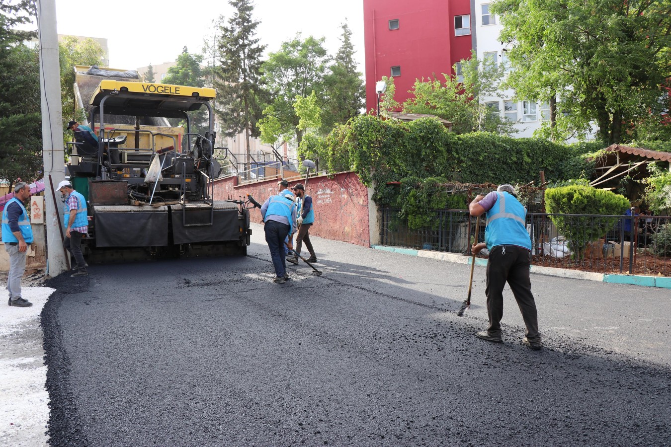 Haliliye’de sıcak asfalt çalışmaları devam ediyor;