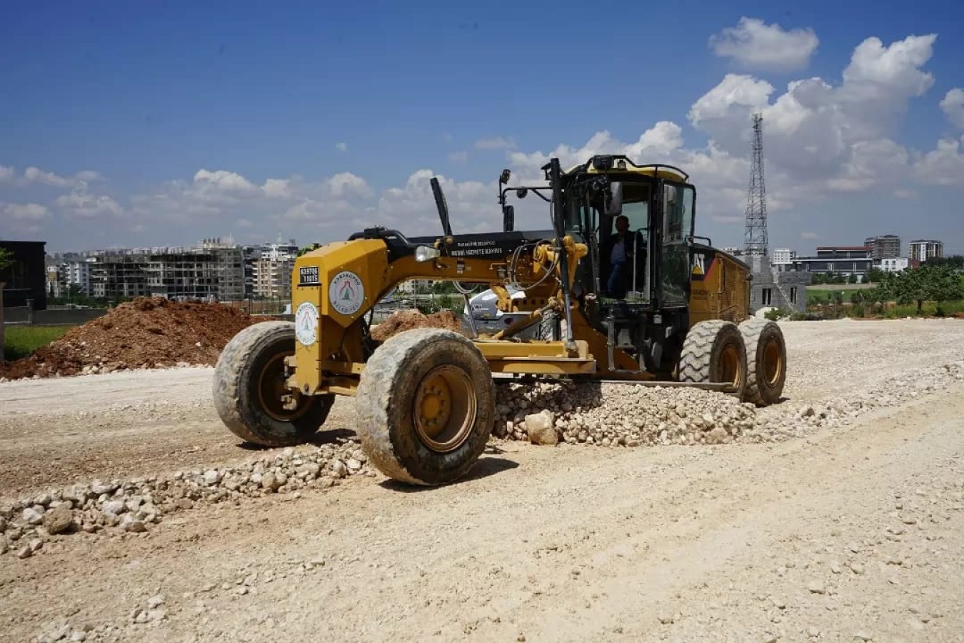 Karaköprü Belediyesi ilçeye yeni yollar kazandırmaya devam ediyor