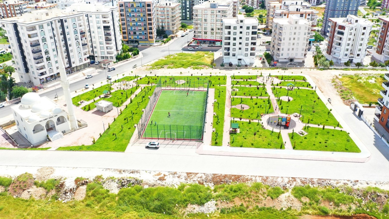 Karaköprü’ye devasa park kazandırıldı