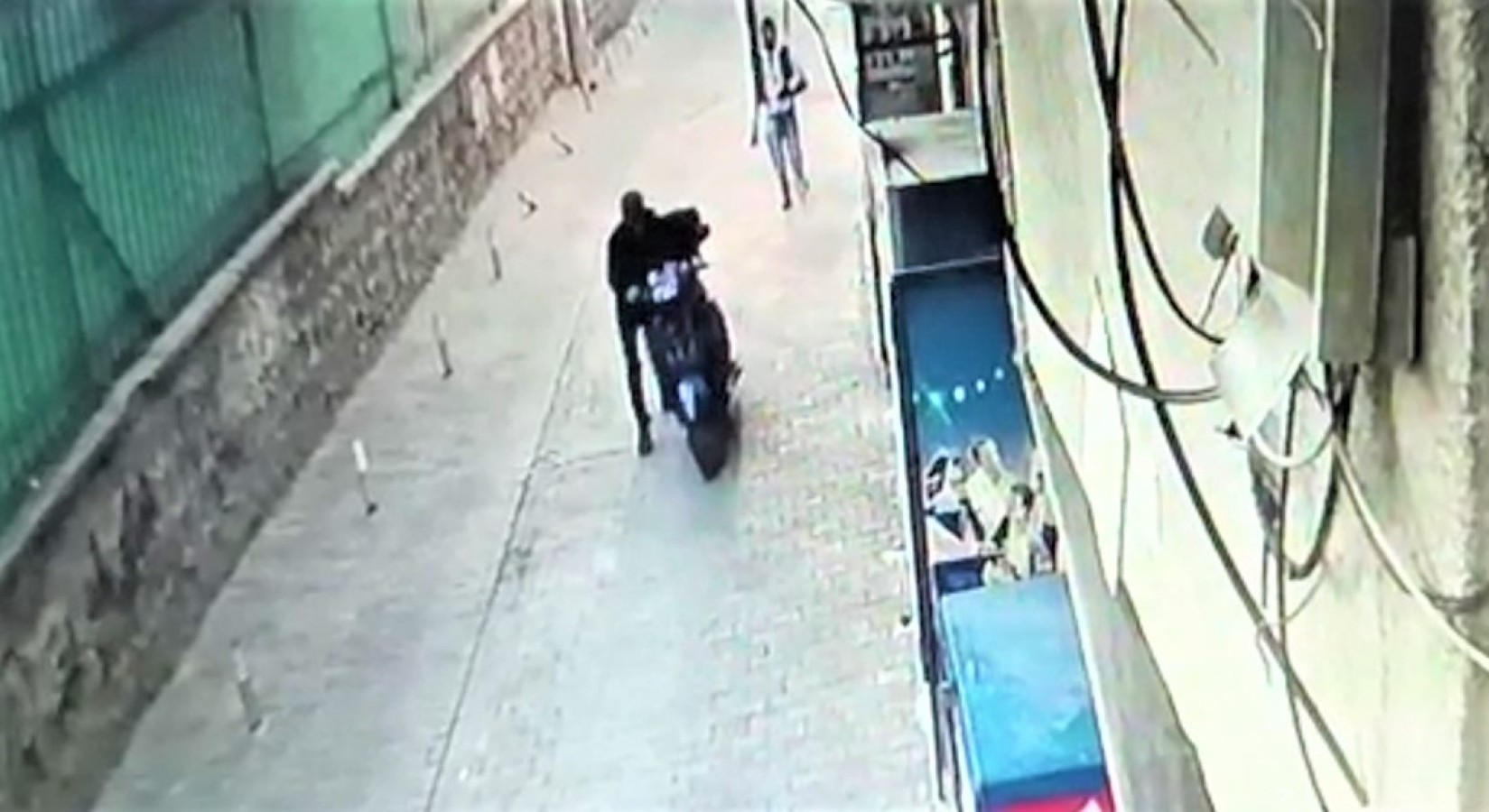 Şanlıurfa’da motosiklet hırsızlığı kamerada;