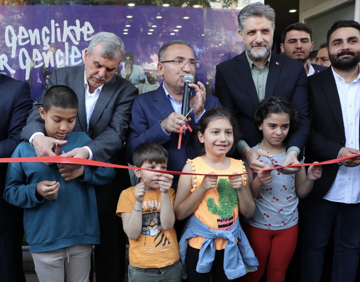 Türkiye’nin İlk ‘Dijital Genç Seçim Ofisi’ Şanlıurfa’da açıldı;
