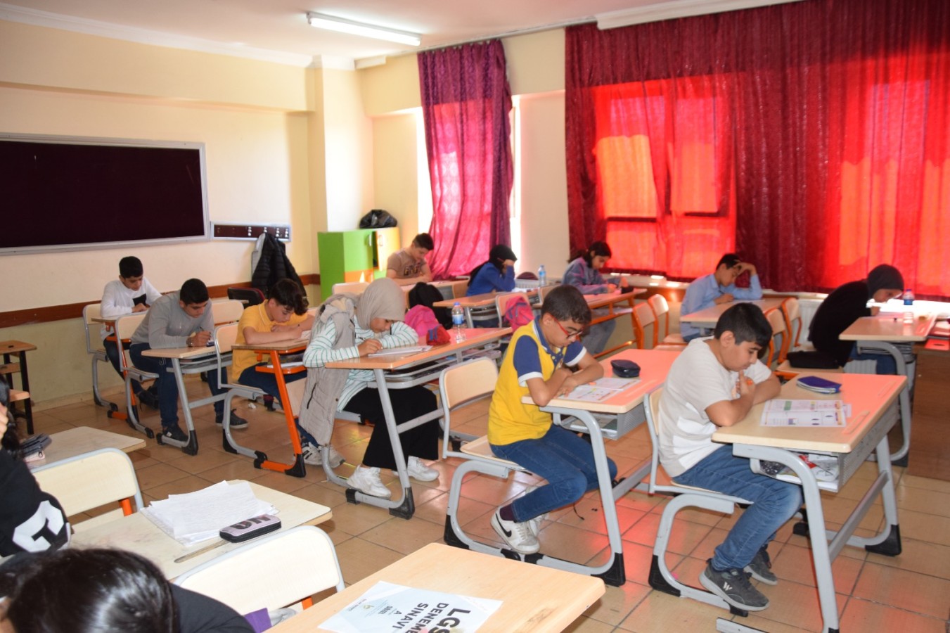Viranşehir Belediyesinden LGS’ye hazırlanan öğrencilere deneme sınavı desteği;