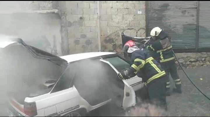 Eyyübiye'de park halindeki bir araçta yangın çıktı;