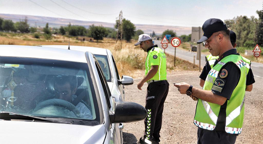 Urfa’da ekipler trafik denetimlerini arttırmaya başladı