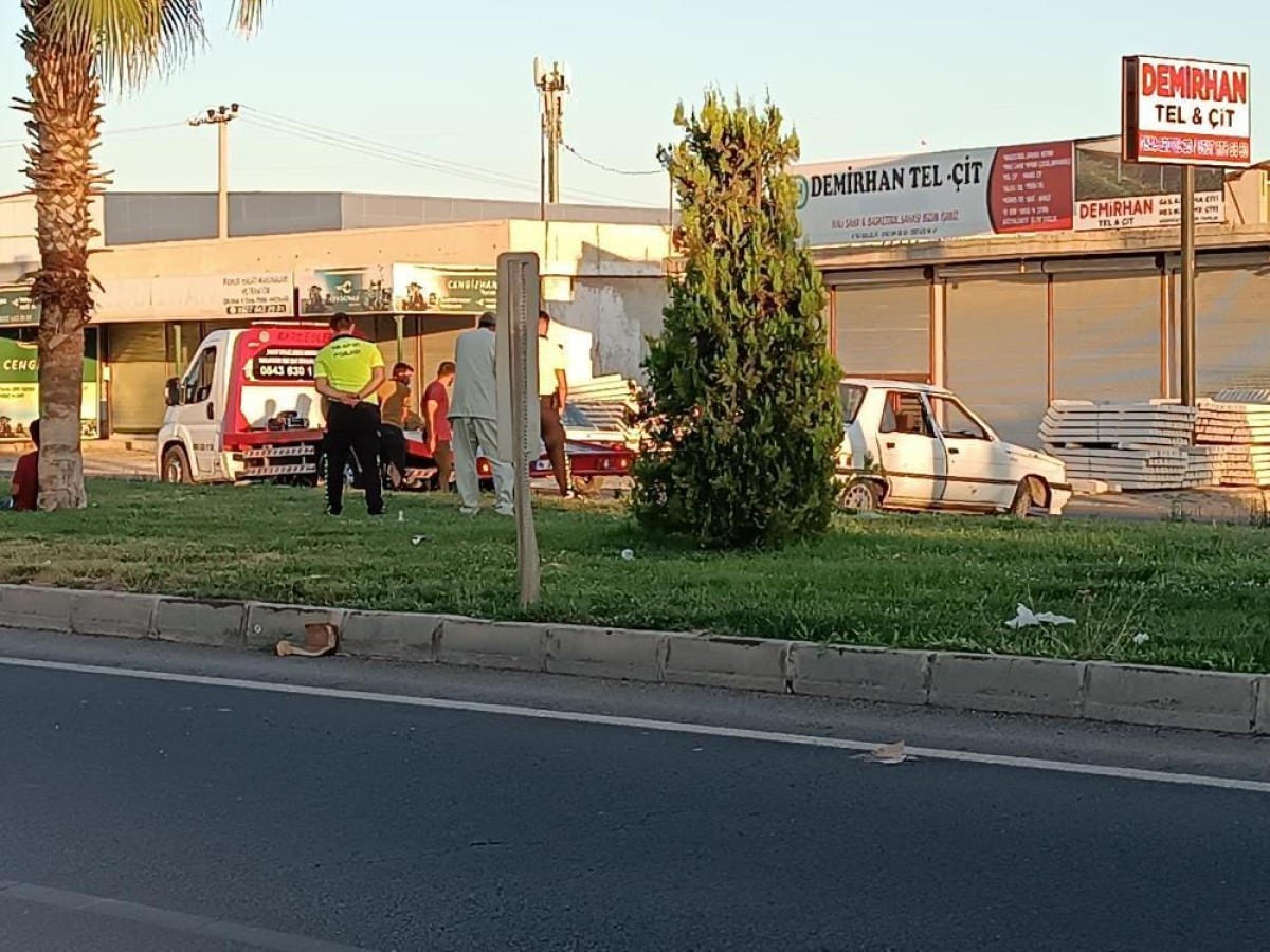 Haliliye’de otomobil refüjü aşıp karşı yola geçti: 2 yaralı