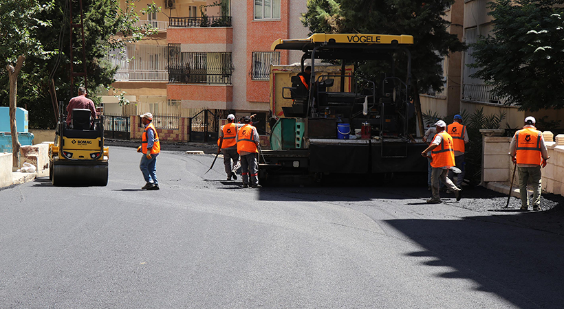 Haliliye’de sıcak asfalt çalışmları devam ediyor