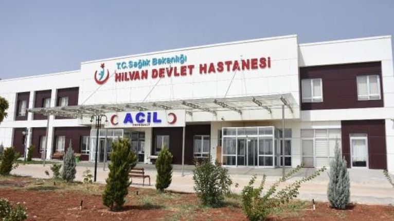 Hilvan'da minibüs kamyona çarptı: 1 ölü;