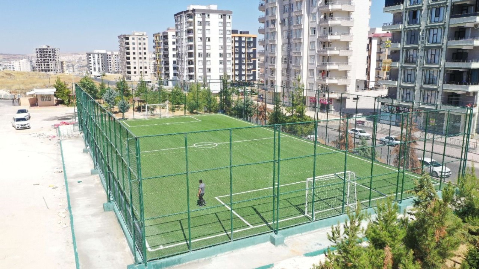 Karaköprü'de gençler için modern spor alanları