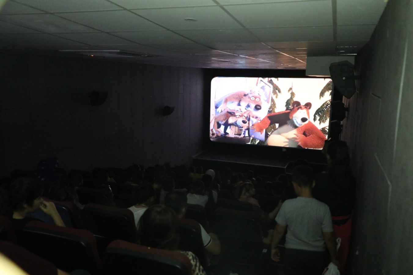 Viranşehir’de özel çocuklara sinema heyecanı yaşadı