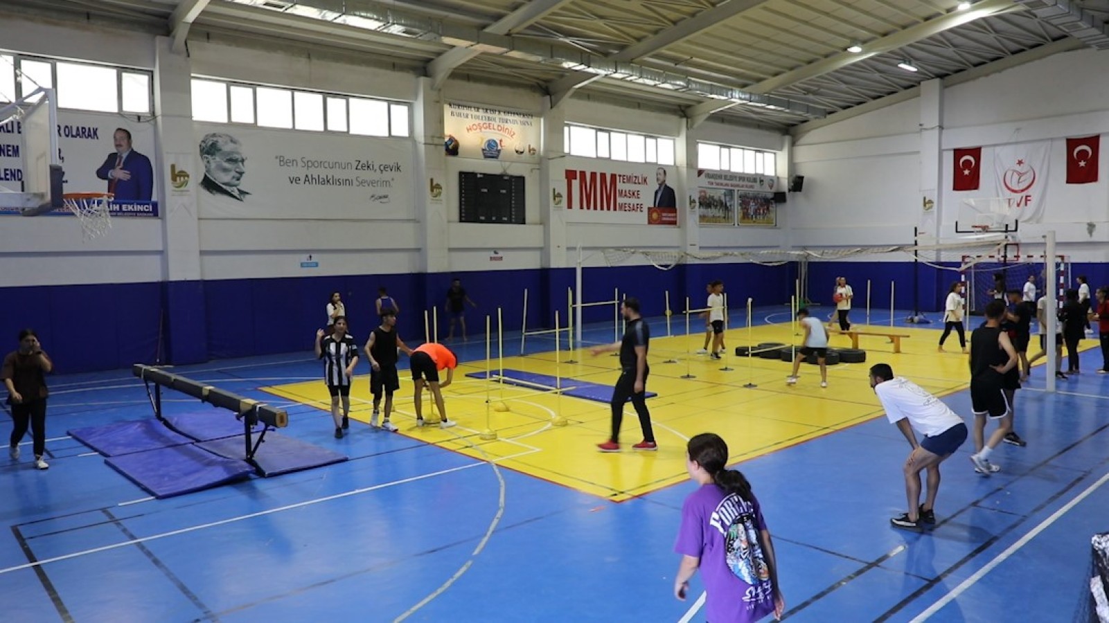 Belediyenin ücretsiz kurslarıyla hayallerine hazırlanıyorlar;