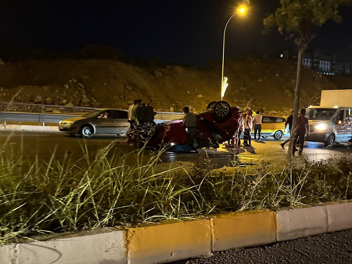 Diyarbakır yolu üzerinde kaza! Takla attı;