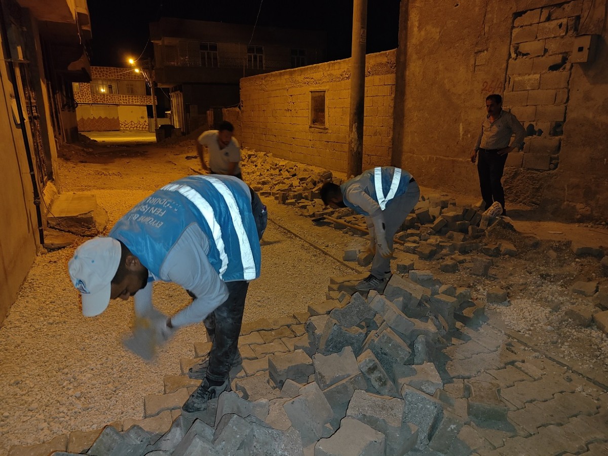 Eyyübiye’de belediye ekipleri gece mesaisine geçti