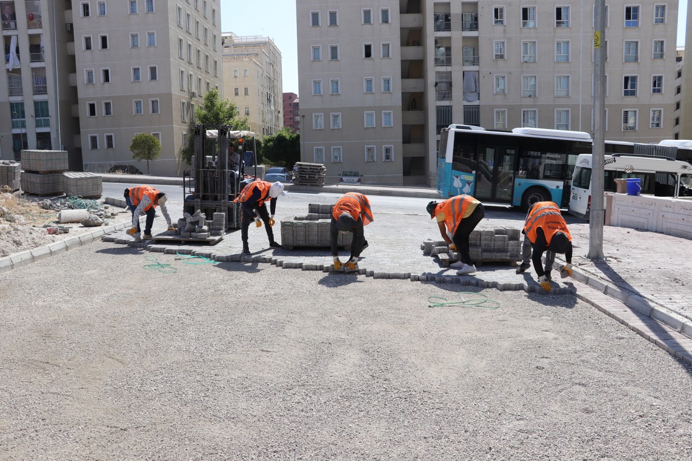 Seyrantepe Mahallesinde kilitli parke taşı çalışması sürüyor