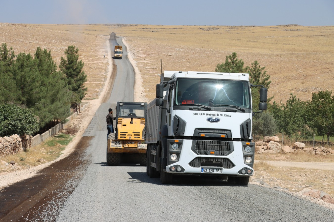 Büyükşehir’den 2 ilçede sathi asfalt çalışması