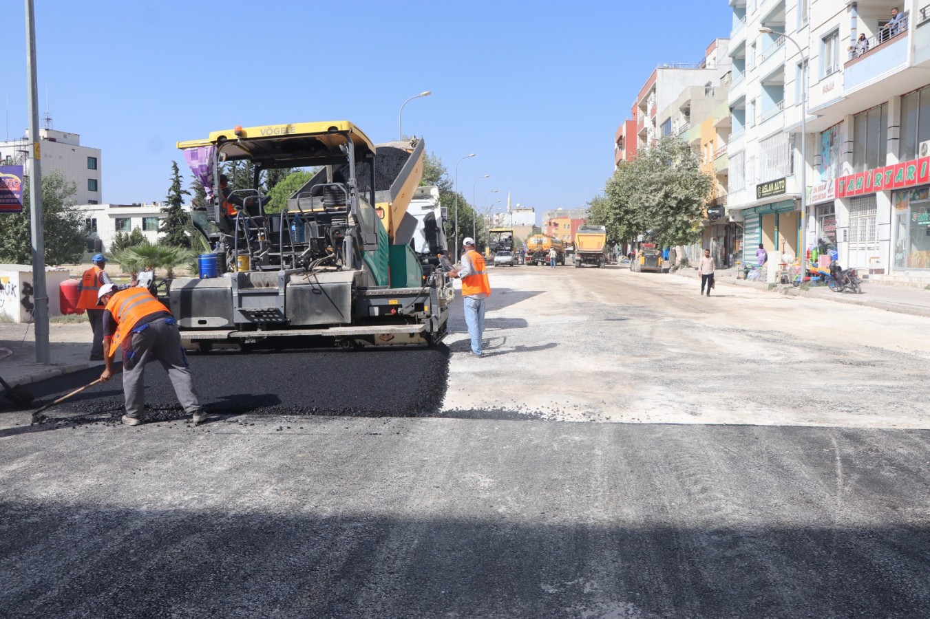 Eski Urfa Caddesi sıcak asfaltla yenilendi;