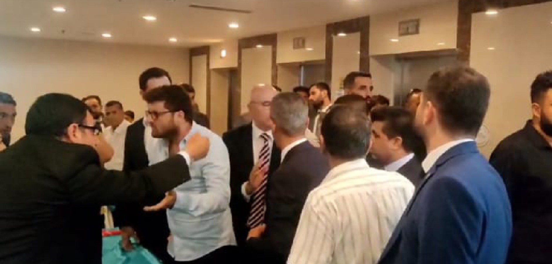 Şanlıurfa'da CHP'de sular durulmuyor! Kılıçdaroğlu da olaylı karşılandı