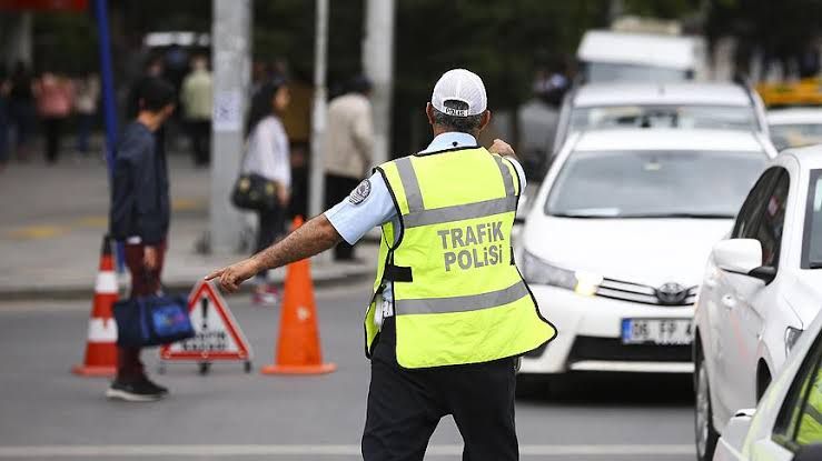 Bakanlık harekete geçti: Çakarlı araçların cezası 4 bin TL'ye çıkıyor!