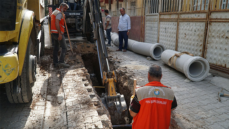 Haliliye'de yollarda yenileme çalışmaları sürüyor