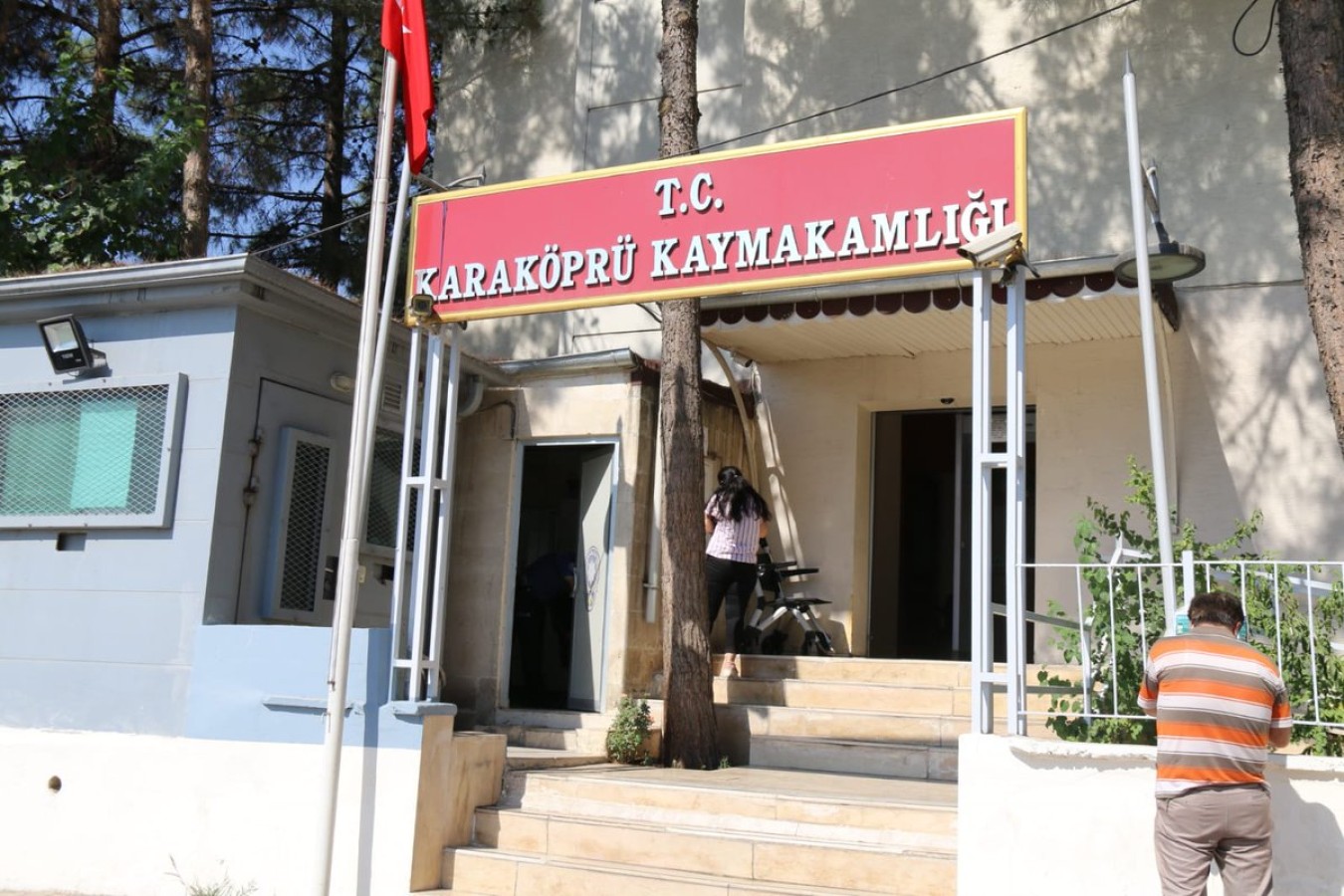 Karaköprü Kaymakam’lığından öğrencilere destek