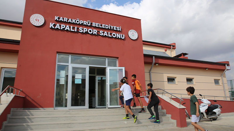 Karaköprü'de çocuklar ücretsiz spor kurslarıyla hayallerine koşuyor