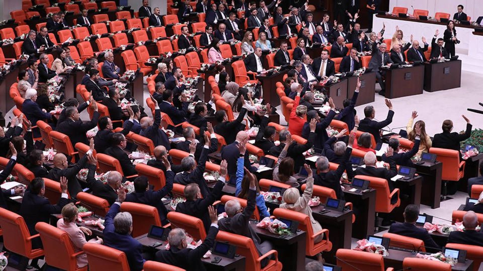 “Mülakatlar kaldırılsın” önerisi AK Parti ve MHP'nin oylarıyla reddedildi