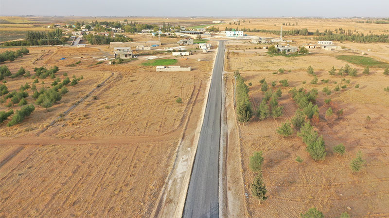 Akçakale kırsalında 2 mahalleyi bağlayan grup yolu asfaltlandı