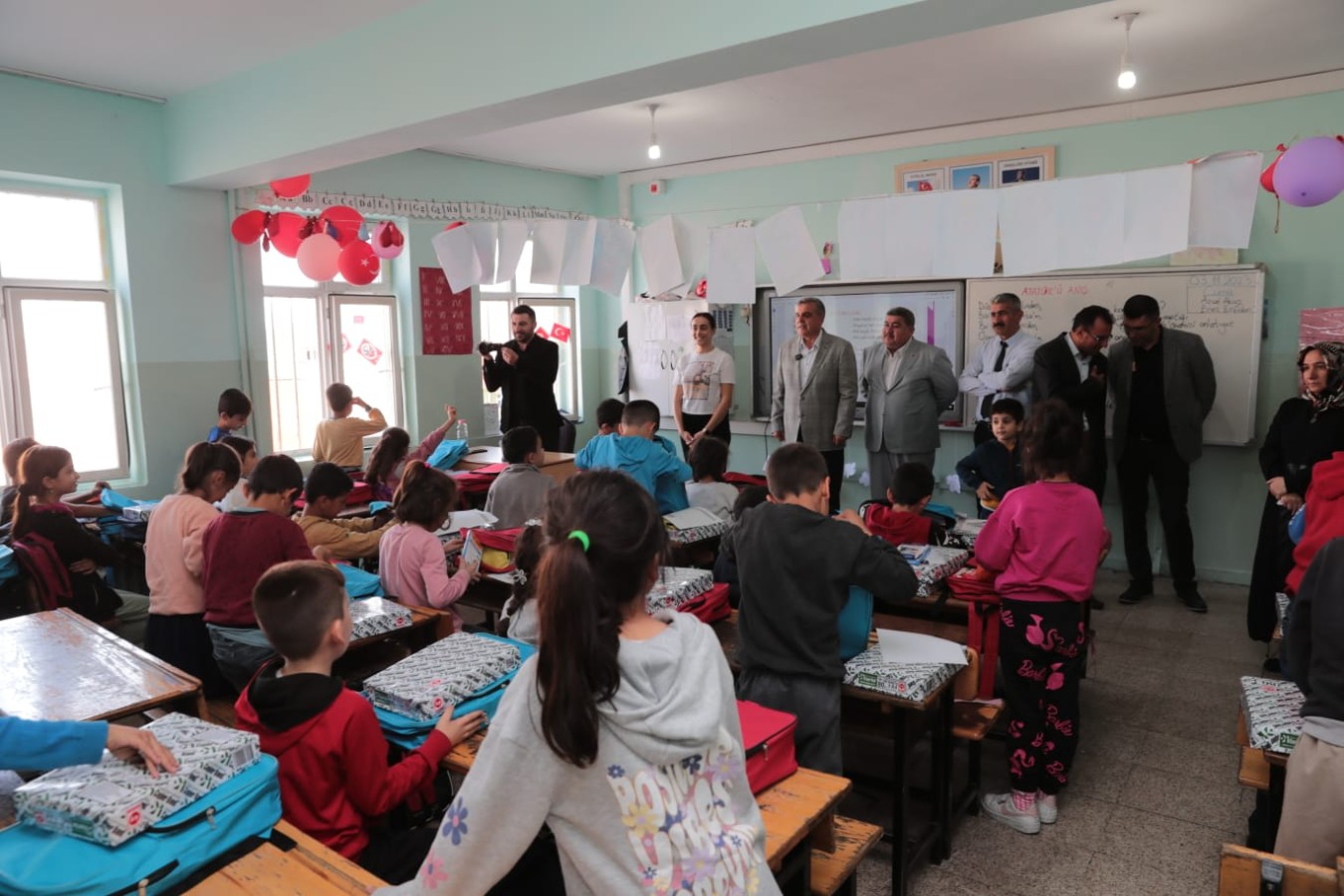 Şanlıurfa’da öğrencilere kırtasiye yardımı yapıldı