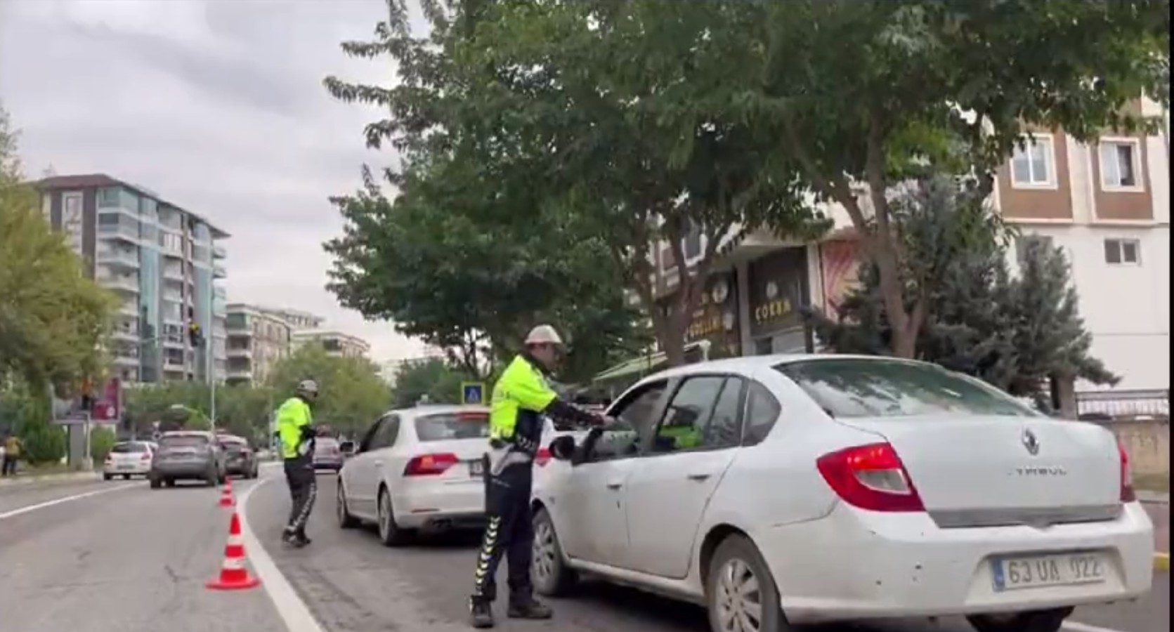 Şanlıurfa'da trafik denetimi: 4 araç trafikten men edildi