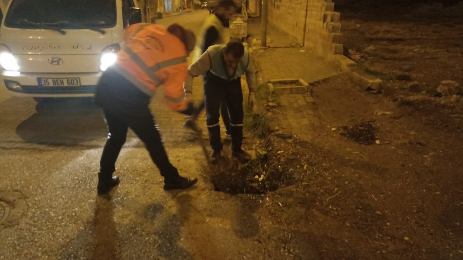 Viranşehir Belediyesi yağışlar öncesi teyakkuza geçti;