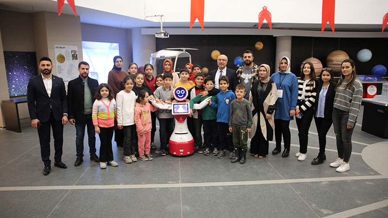 Karaköprü Belediyesi çocuklara robotik kodlama eğitimi veriyor