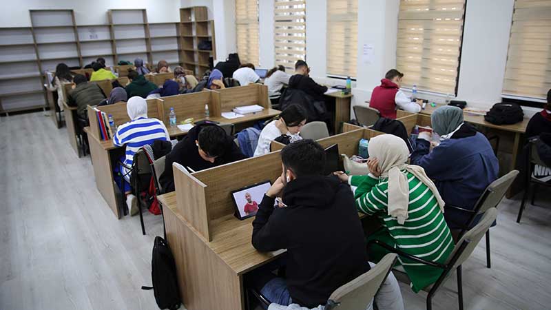 Karaköprü’de okuma evleri gençlerin sınav hazırlığına destek oluyor