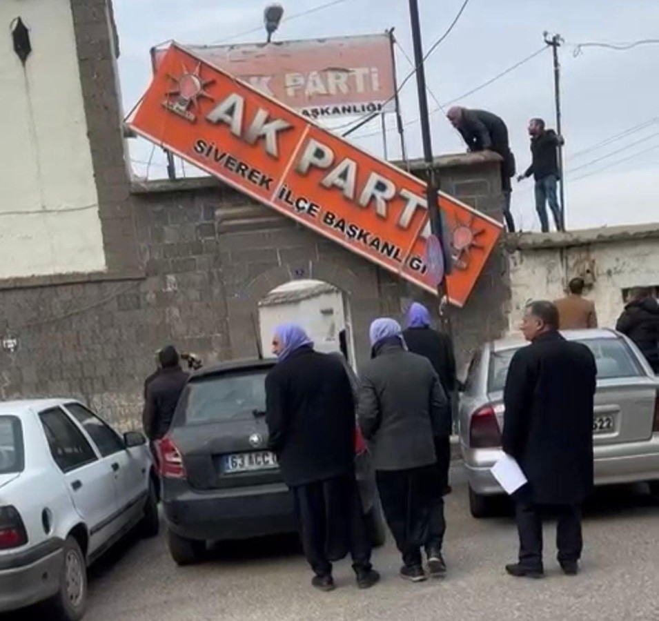 Şanlıurfa Siverek’te AK Parti’den peş peşe istifalar;
