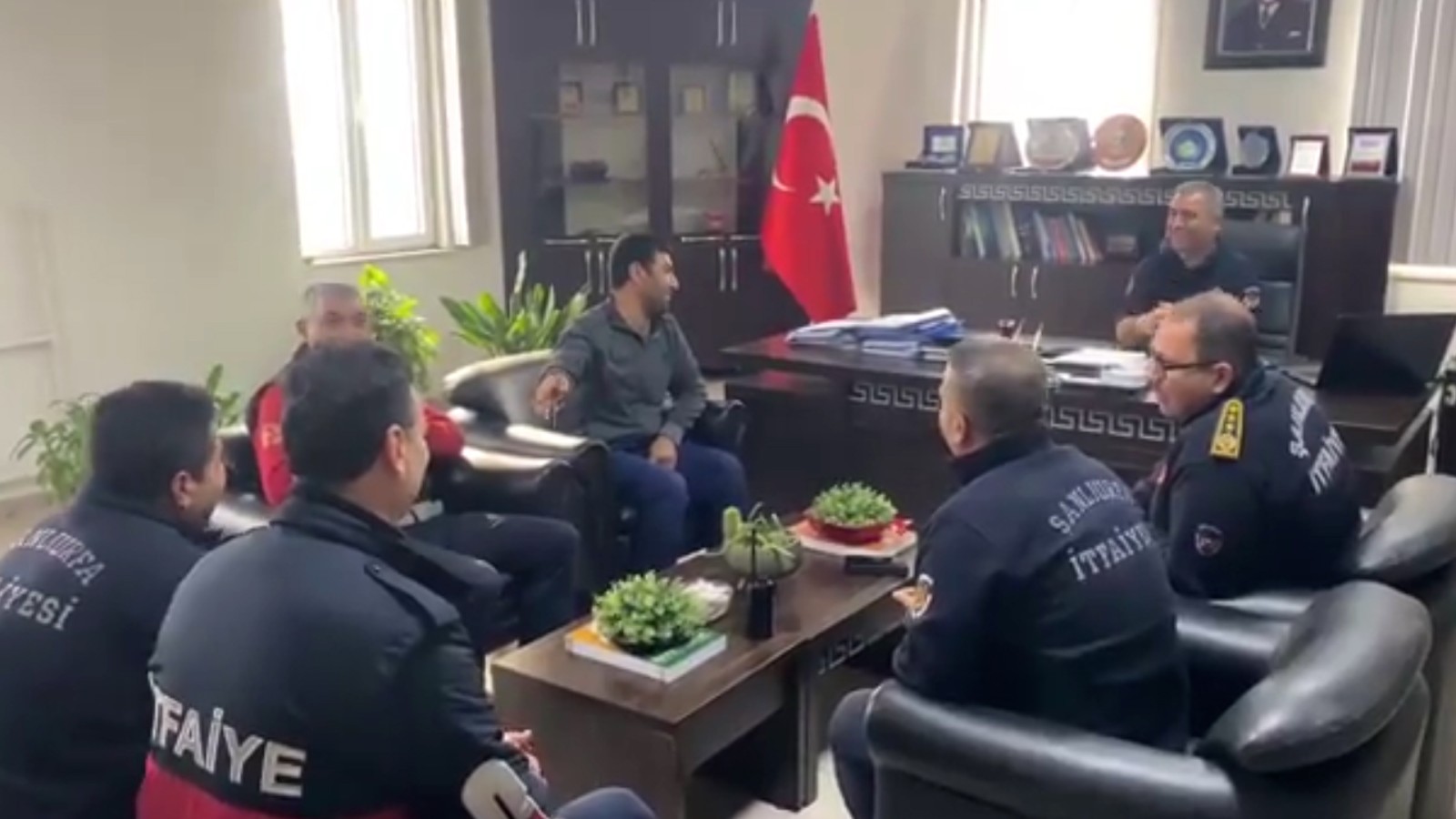 Şanlıurfa’da göçük altından kurtarılan işçi, itfaiye ekiplerine teşekkür etti