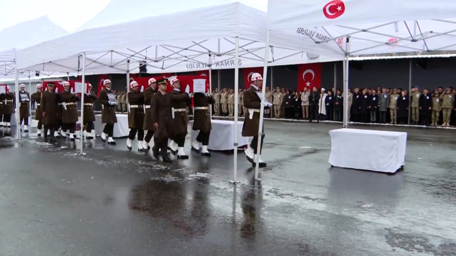 Şırnak'ta 9 şehit için tören düzenlendi;