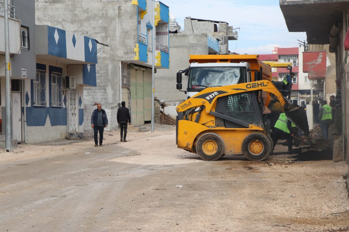 Viranşehir’de altyapısı biten yollara sıcak asfalt;