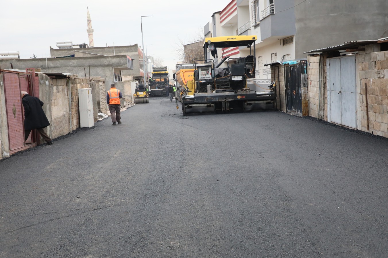Viranşehir’de asfalt çalışmaları devam ediyor;