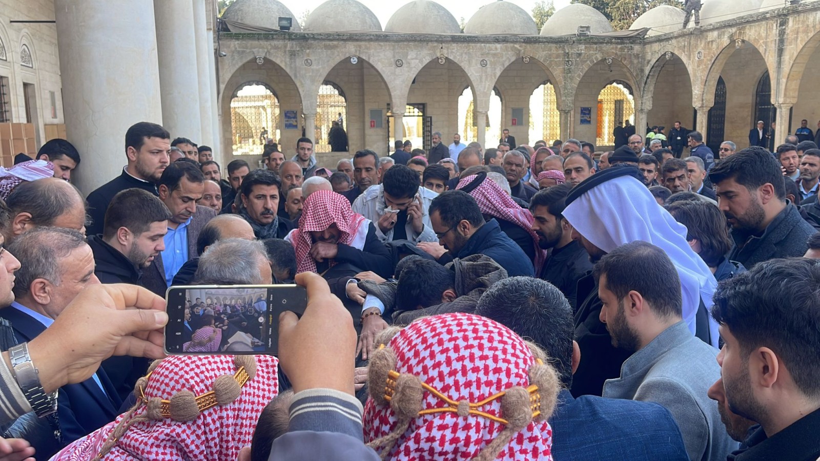 Yakınları Halil Özcan’ın tabutuna sarılıp gözyaşı döktü